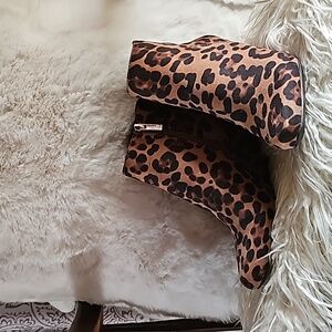 NEVER WORN ♥️ Jessica Simpson Ronica Wedge Booties